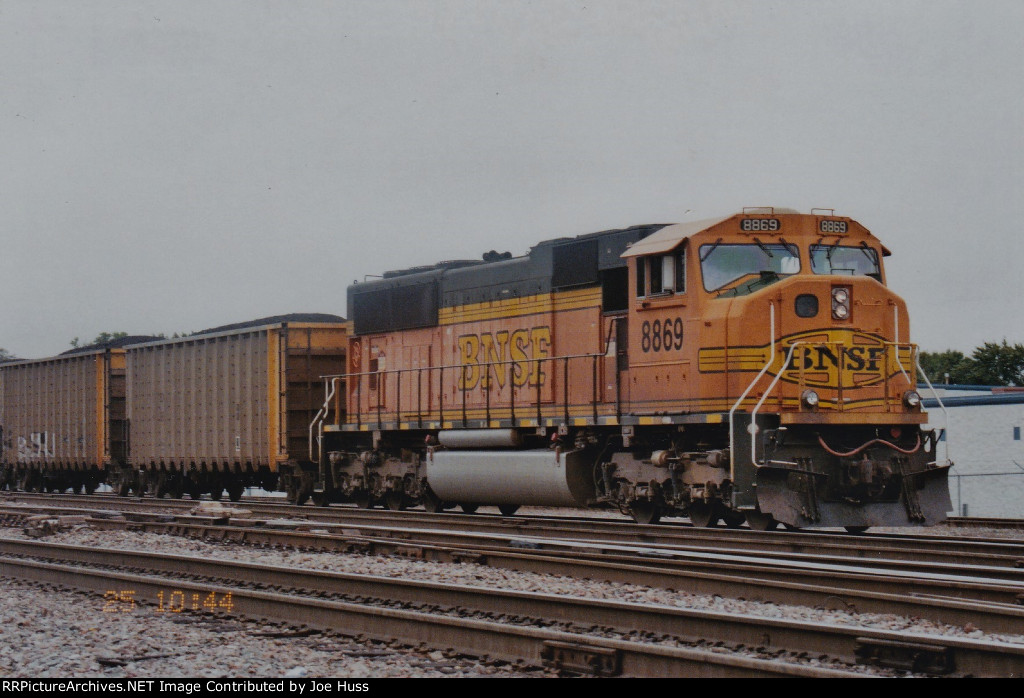 BNSF 8869 North